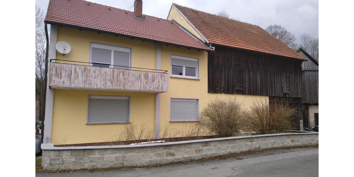 Einfamilienhaus mit Scheune und Felsenkeller in Hollfeld 5 zimmer