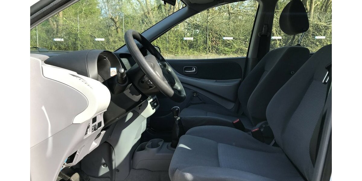 Nissan Almera Tino Luxury 189.500 km 1.999 &euro; Hamburg 22339