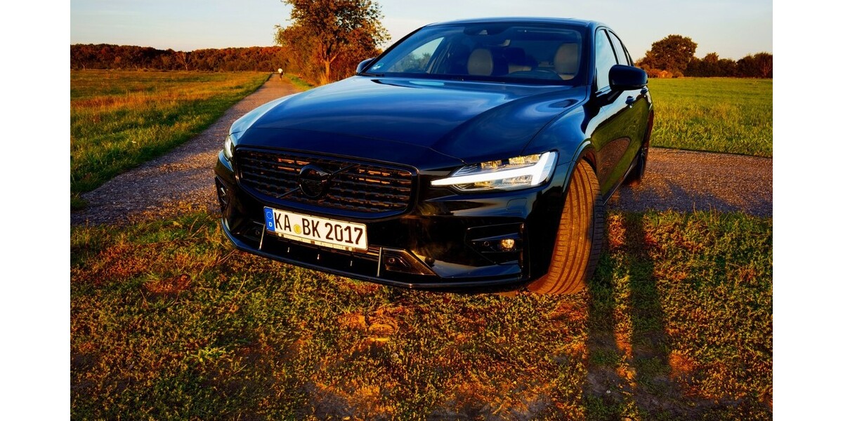 Volvo S60 61.000 km 34.500 € Forst 76694