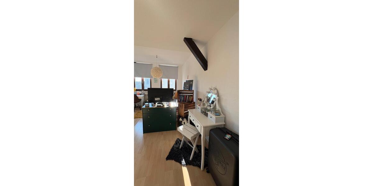 Dachgeschoßwohnung Halle (Saale) Damaschkestraße - 1 Zimmer, 35 m&sup2;, 335&euro; | Angebot:26693652