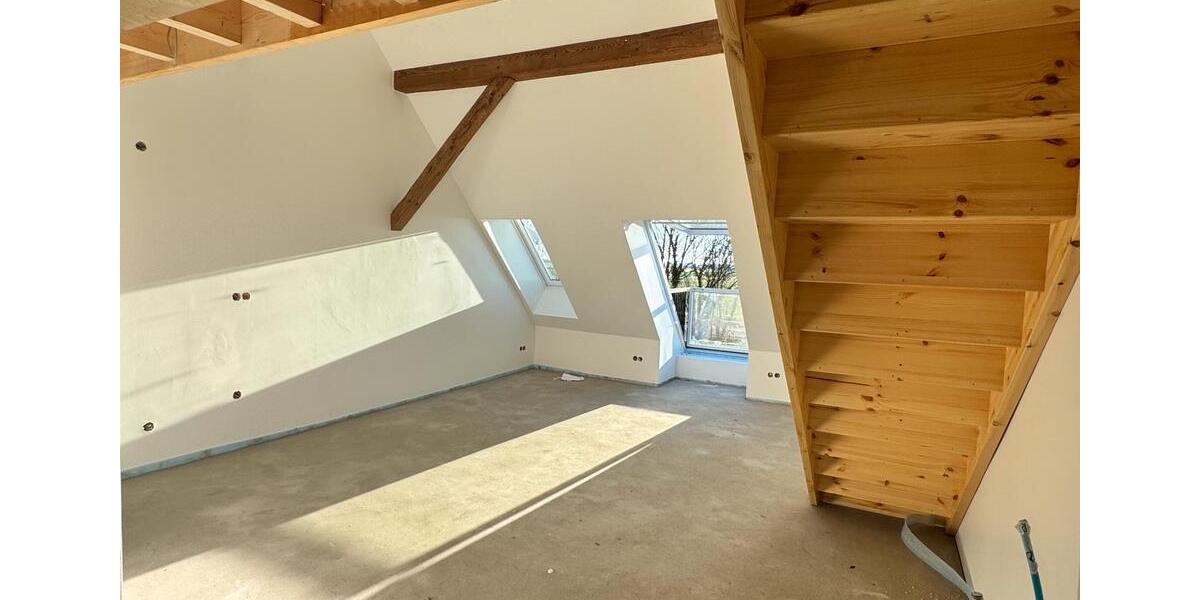 Dachgeschoßwohnung Tating - 4 Zimmer, 105 m&sup2;, 1.550&euro; | Angebot:26381911