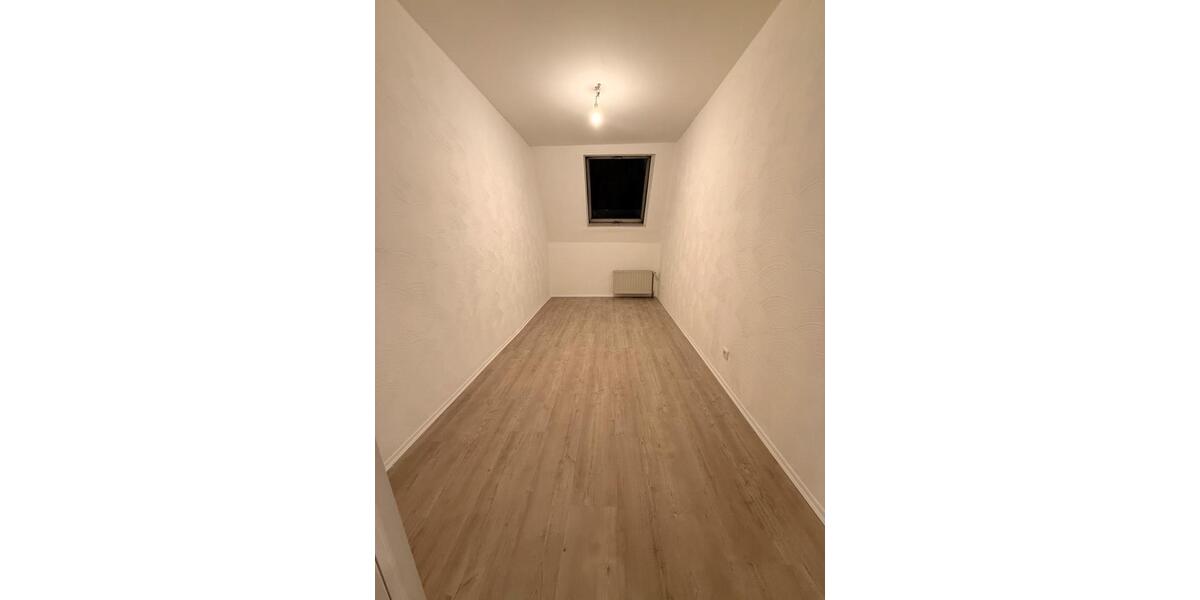 Dachgeschoßwohnung Herne Wanne-Bickern - 6 Zimmer, 130 m&sup2;, 1.400&euro; | Angebot:24935017