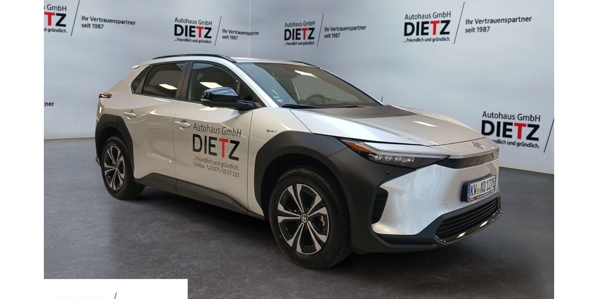 Toyota bZ4X 2.780 km 35.990 € Wildau 15745