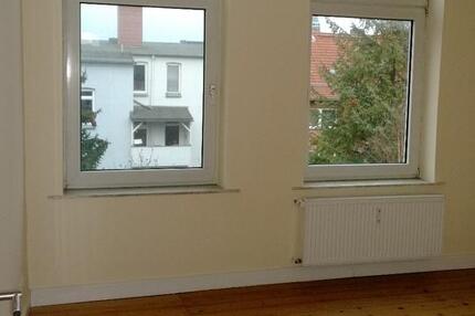 wg-taugliche 3-Zi Altbau Wohnung mit Dielen und Stuck, Nähe Exer