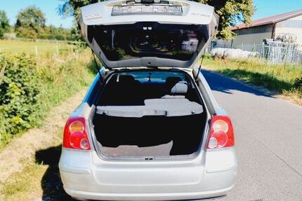 Toyota Avensis 176.887 km 2.600 &euro; Berlin 13629