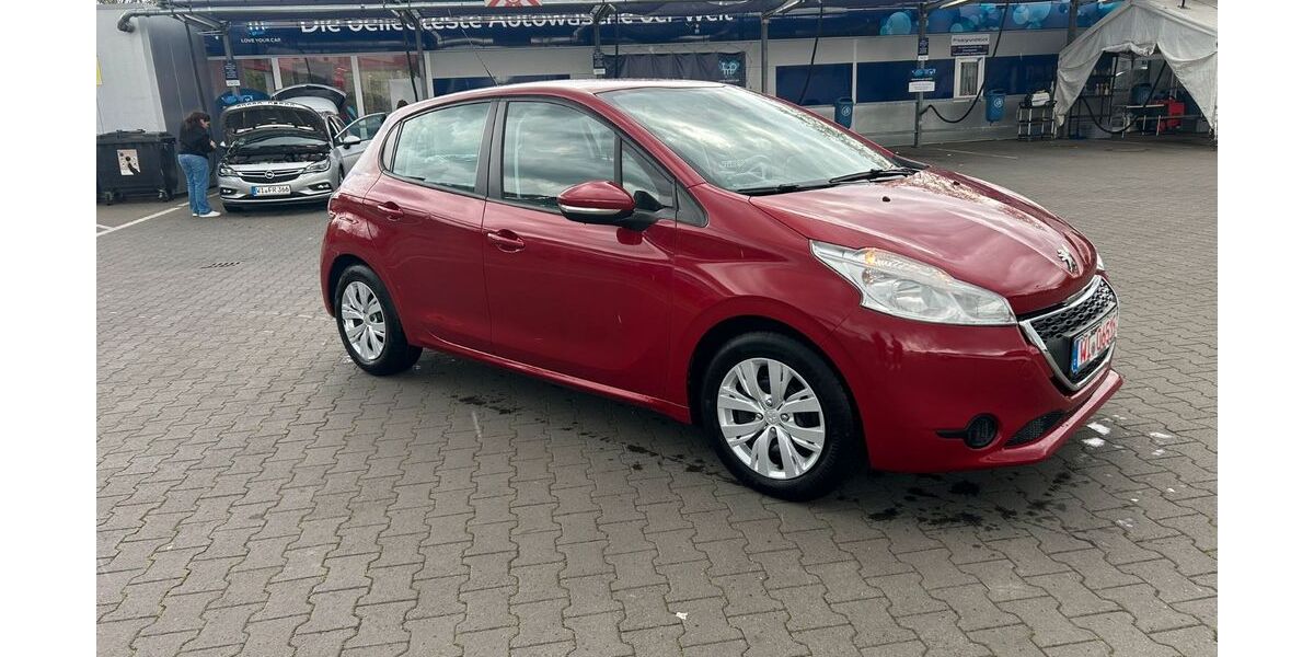 Peugeot 208 53.000 km 5.199 &euro; Wiesbaden 65203
