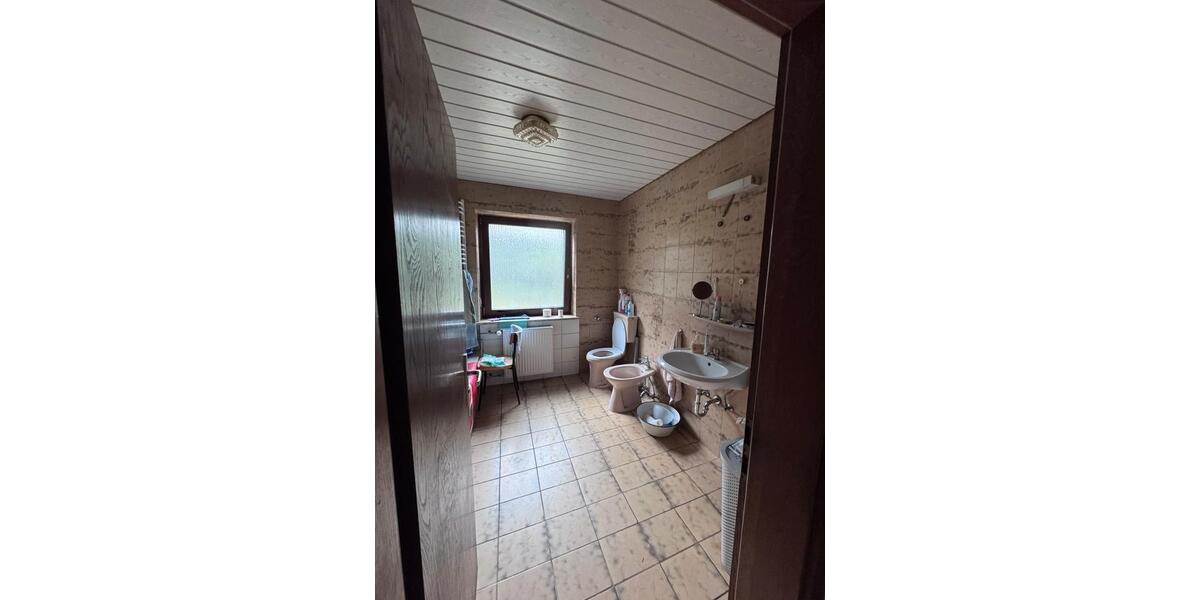 Mehrfamilienhaus, Wohnhaus Bad Neualbenreuth - 14 Zimmer, 254 m&sup2;, 220.000&euro; | Angebot:27147837