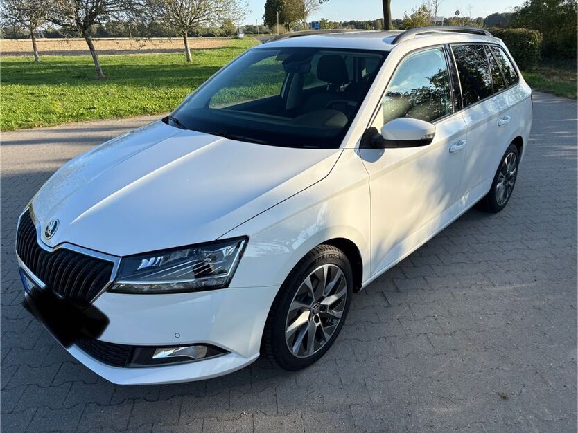 Skoda Fabia 49.600 km 14.900 € Düsseldorf 40217