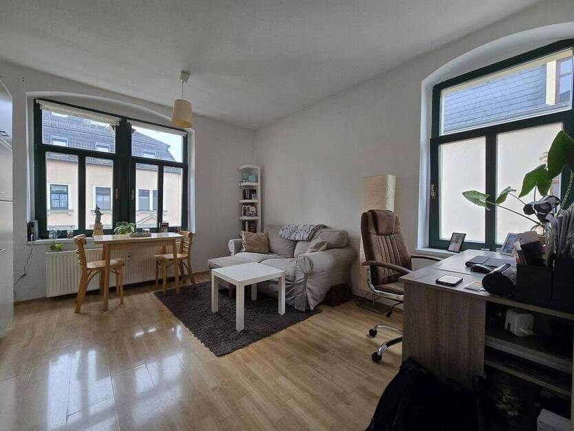 kleine 2-Zimmerwohnung in ruhiger Nebenstrasse mit Einbauküche (kann kostenfrei übernommen werden)