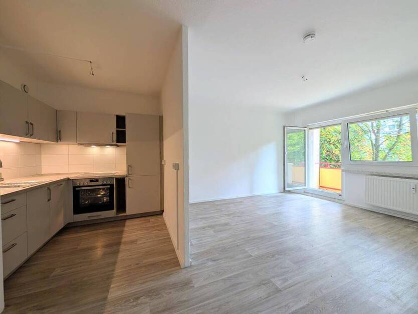 3-RaumWohnung im Grünen - Außenjalousien an allen Fenstern inklusive!