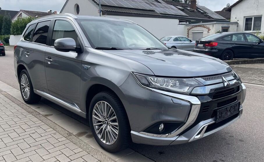 Mitsubishi Outlander 54.561 km 24.450 € Kehl 77694