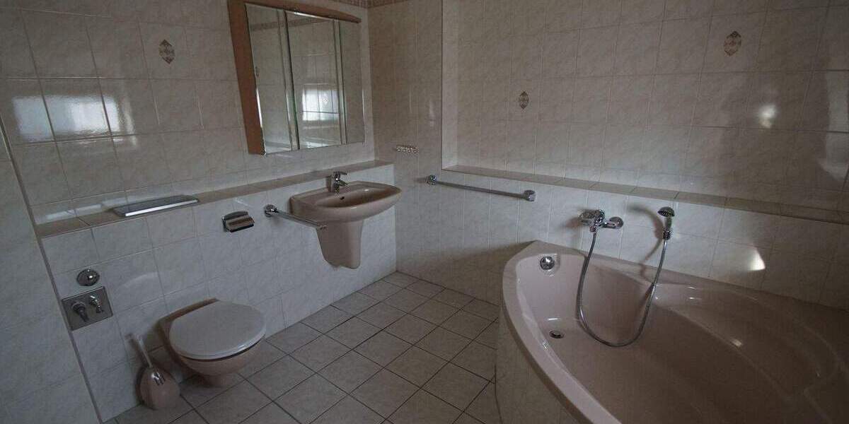 Immobilienpaket bestehend aus EFH, MFH, HH, unsa. HH in Oschatz zimmer