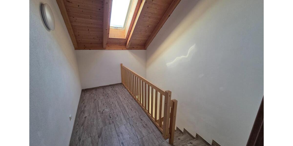 3 Zimmer - Dachgeschoss-Wohnung in Mettenheim-Hart 3 zimmer