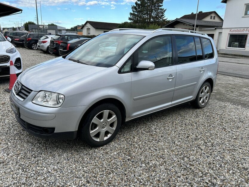 VW Touran 2.0 TDI Highline 7-Sitzer Tempomat AHK 220.000 km 2.500 € Altdorf 84032