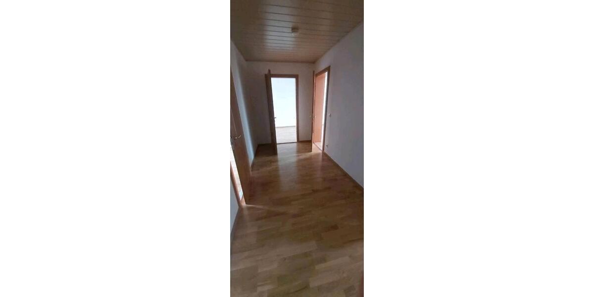 Etagenwohnung Leisnig - 5 Zimmer, 128 m&sup2;, 86.000&euro; | Angebot:23759107
