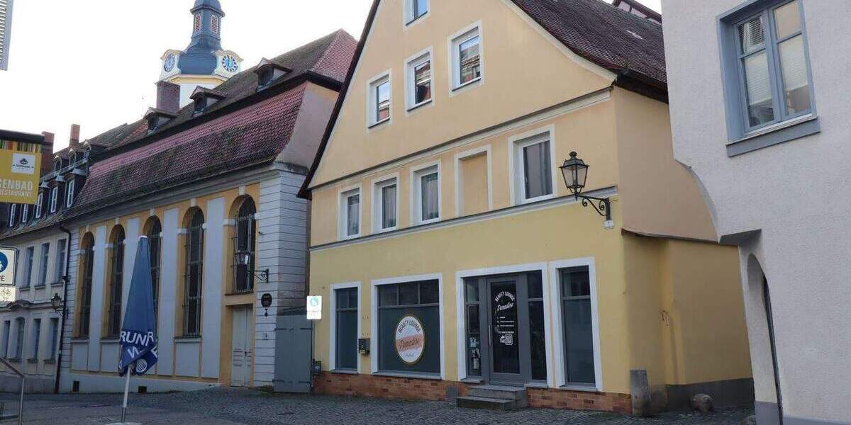 Gepflegtes, großzügiges Mehrfamilienhaus mit Gewerbe in 91522 Ansbach zimmer