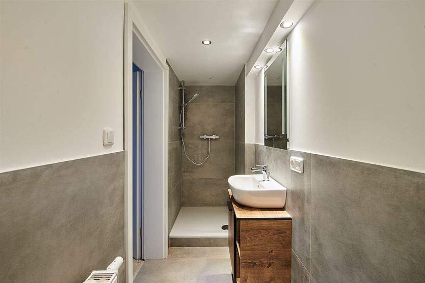 Provisionsfrei! Modernisiertes Raumwunder mit vielfältigen Nutzungs- und Gestaltungsmöglichkeiten 8 zimmer