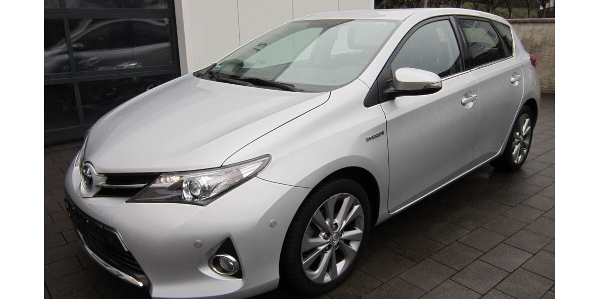 Toyota Auris 89.800 km 10.990 &euro; Paderborn 33102