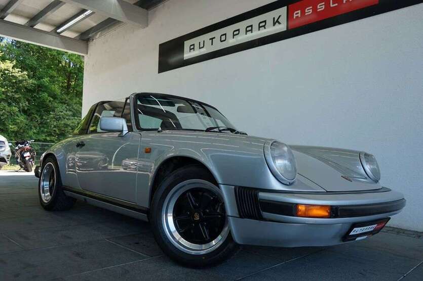 911