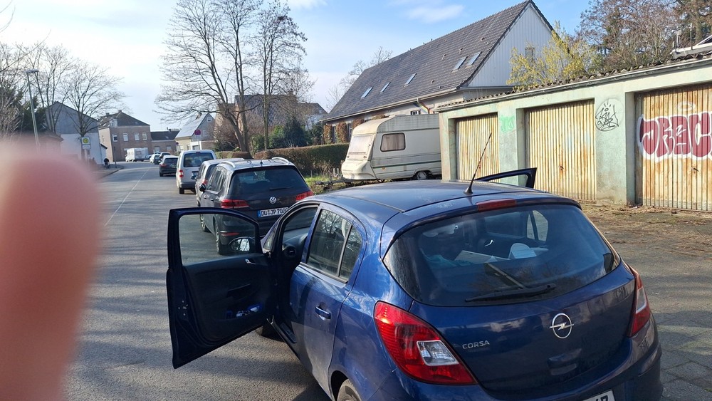 Opel Corsa D 163.000 km 2.799 &euro; Duisburg 47051
