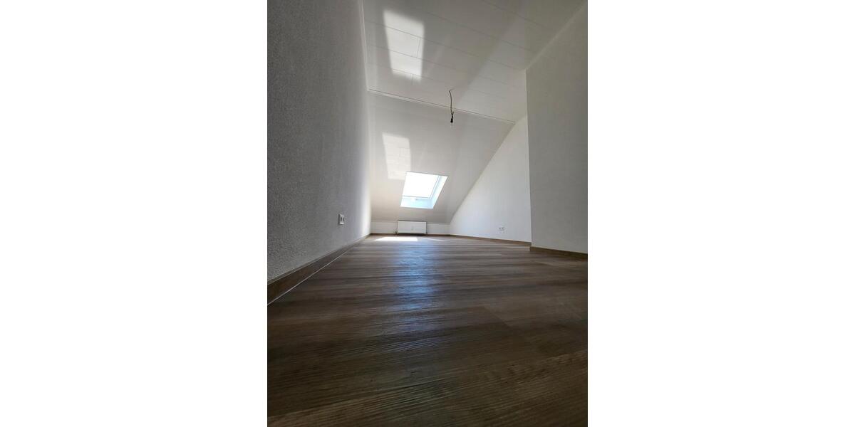 Dachgeschoßwohnung Waghäusel - 3 Zimmer, 76 m&sup2;, 900&euro; | Angebot:26312711