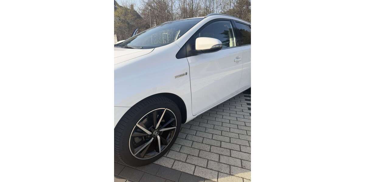 Toyota Auris 127.000 km 13.450 &euro; Neukirchen Vluyn 47506