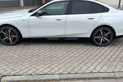BMW i5 12.500 km 67.000 € Hohenlinden 85664