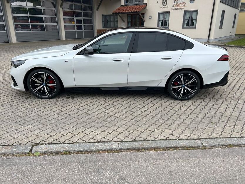 BMW i5 12.500 km 67.000 € Hohenlinden 85664