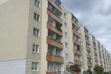 Wohnung zum Mieten in Halle 339,90 € 56.65 m²