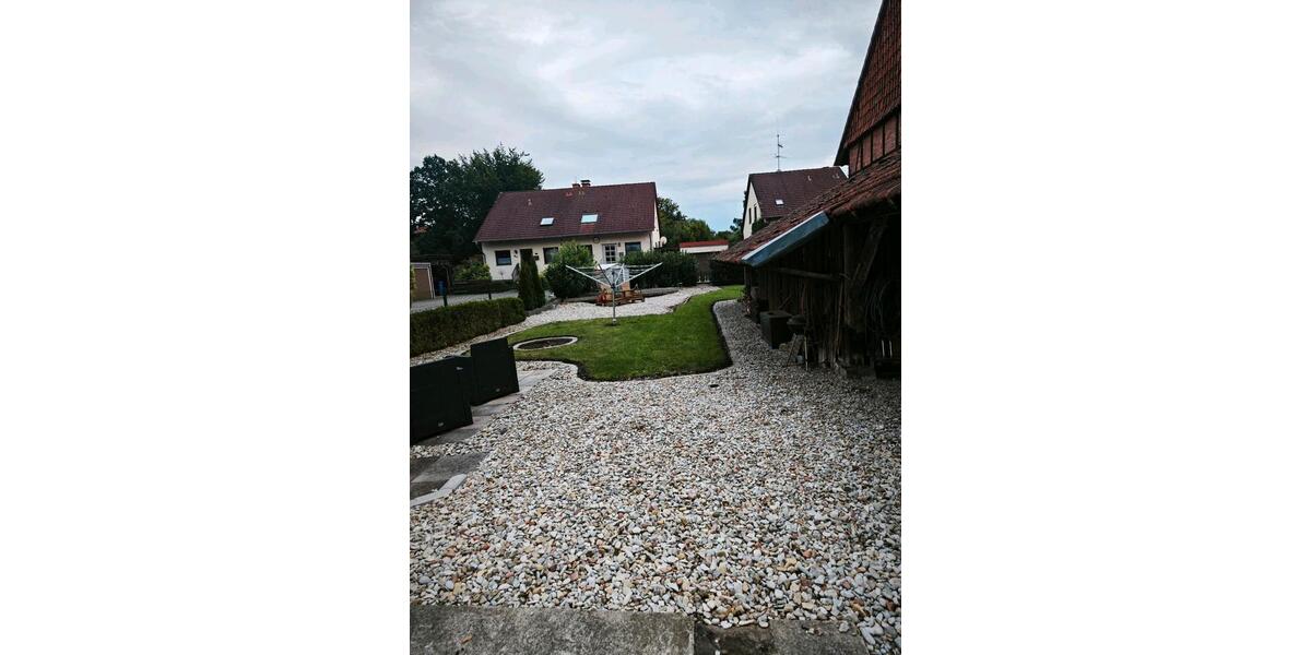 Vollmöbellierte Dachgeschosswohnung 2 Zimmer Küche Bad zimmer