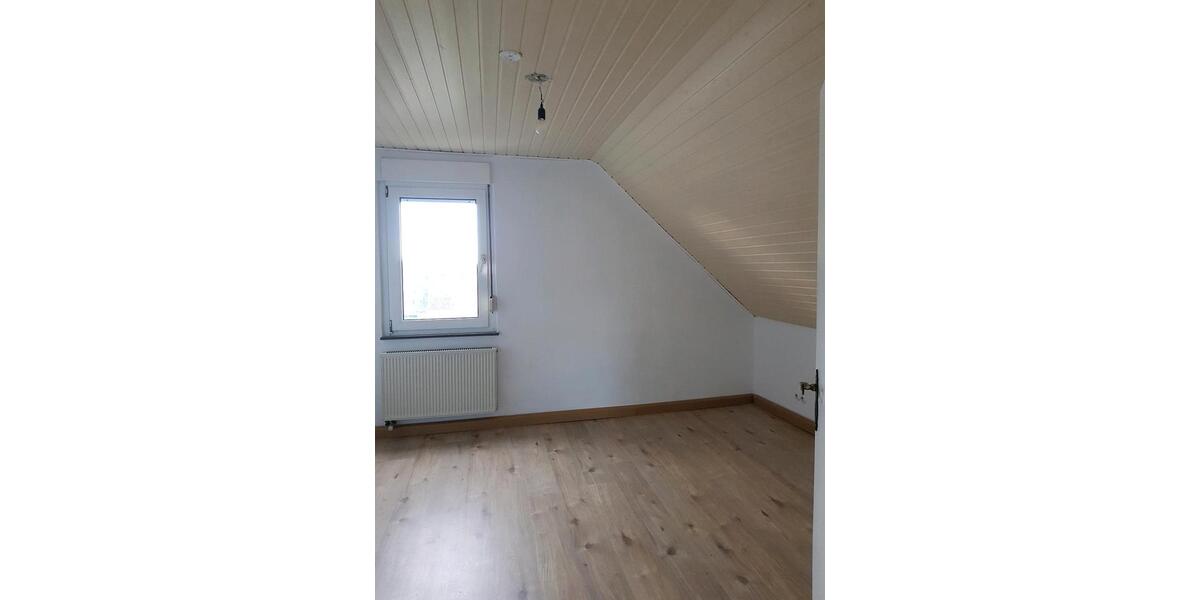 Dachgeschoßwohnung Nauort - 3 Zimmer, 75 m&sup2;, 400&euro; | Angebot:26678207