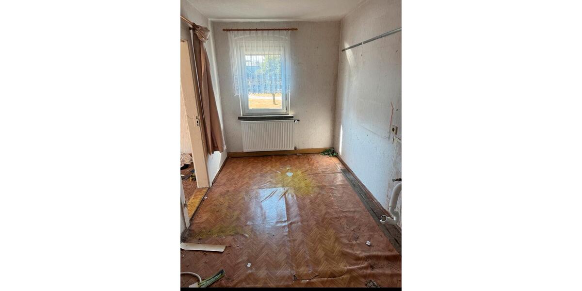 Einfamilienhaus Hohenstein-Ernstthal Ernstthal - 9 Zimmer, 140 m&sup2;, 79.000&euro; | Angebot:24615172