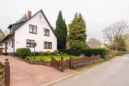 Haus Ahrensburg - 6 Zimmer, 175 m&sup2;, 490.000&euro; | Angebot:26203786