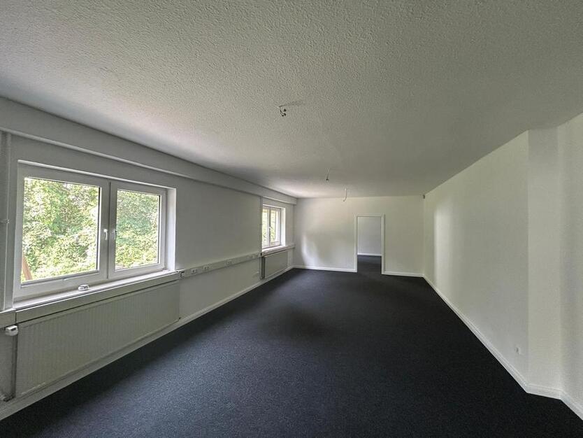 Modernisiertes Büro mit Lagerhalle in Kirchlengern