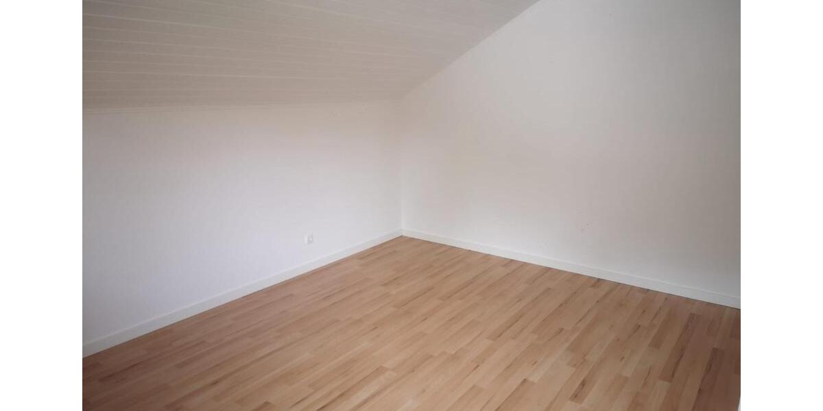 Dachgeschoßwohnung Siegburg - 3 Zimmer, 74 m&sup2;, 990&euro; | Angebot:25545139