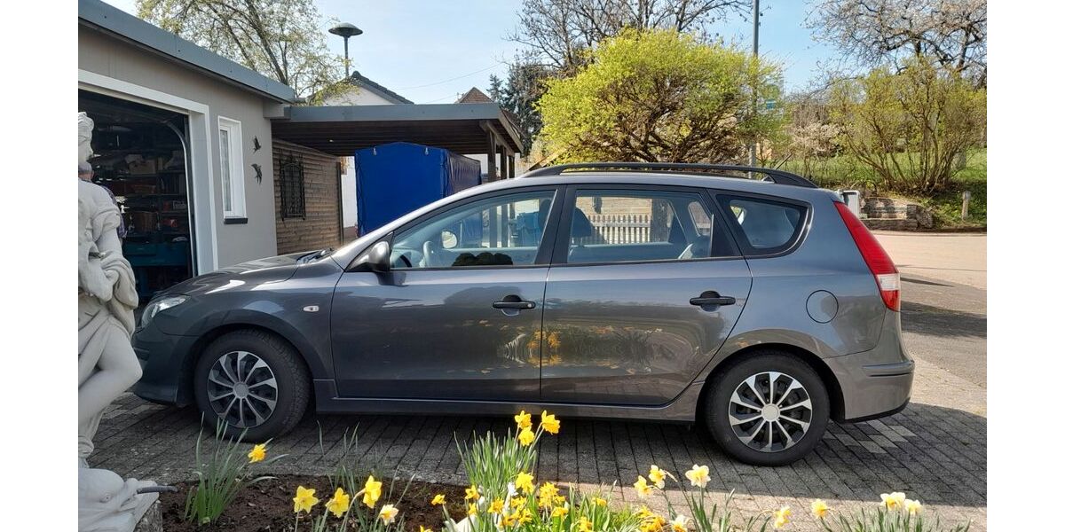 Hyundai i30 128.000 km 4.300 &euro; Heisdorf 54614