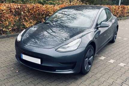 Tesla Model 3 190.000 km 15.999 € Aachen 52066
