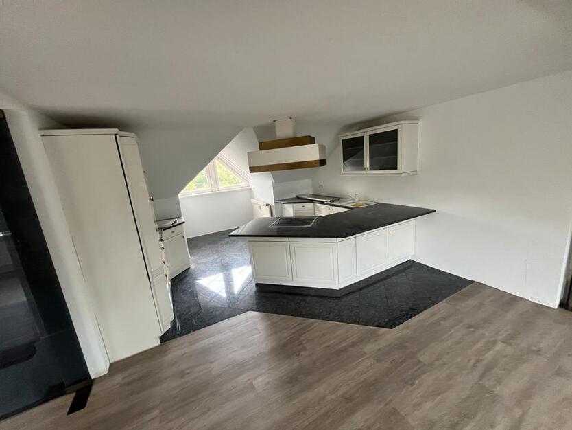 Moderne 2-Zimmer-Dachgeschoßwohnung mit Wintergarten & Garten