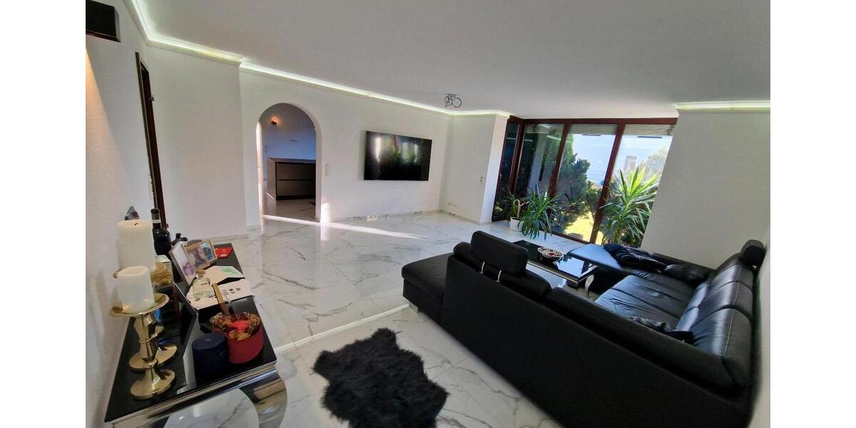 Villa Illertissen - 10 Zimmer, 326 m&sup2;, 1.000.000&euro; | Angebot:27025551