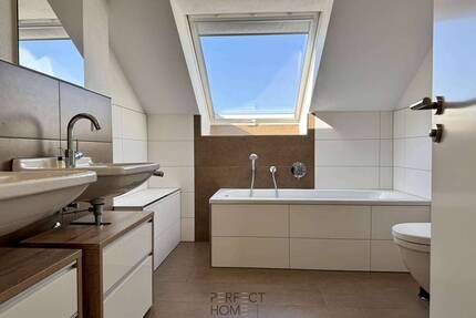 Dachgeschoss-Traum mit tollem Ausblick: 3,5 Zimmer ab sofort in Heilbronn-Ost!