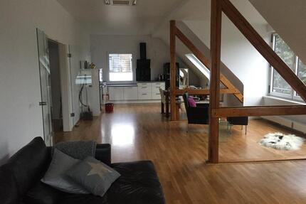 Stilvolle Dachgeschoss-Wohnung in Düsseldorf-Stockum