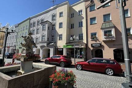 ... AIGNER - Altstadteinzeldenkmal in 1A-Lage direkt am historischen Stadtplatz ... 1 zimmer