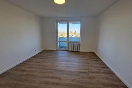 ohne Provision, Erstbezug nach Renovierung, Balkon & Stellplatz 1 zimmer