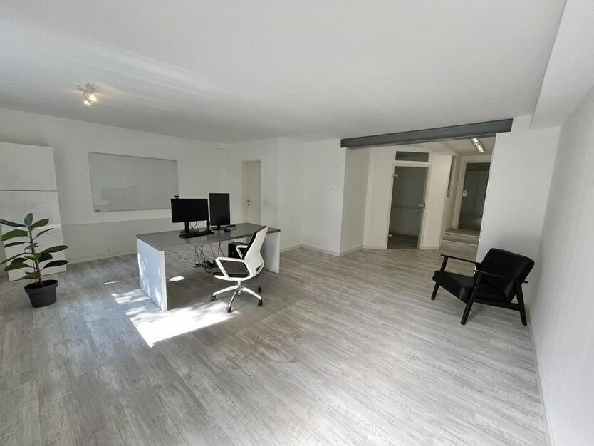 Modernes Studio mit ArbeitsZimmer und Garten