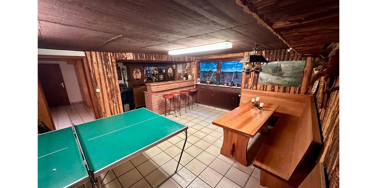 Großz.EFH, Nettokaltmiete 1.350,-€mtl. o. Kaufpreis. 285.000,-€ 5.5 zimmer