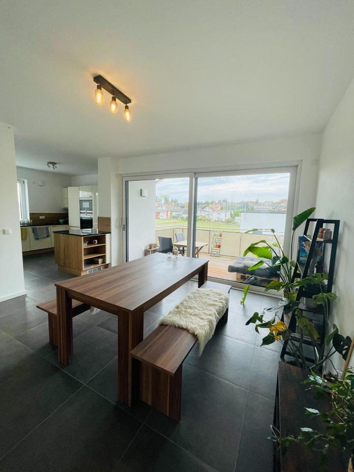 Helle 3-Zimmer Dachgeschosswohnung mit 2 Balkonen und 2 Tiefgaragenstellplätzen in Abensberg! zimmer