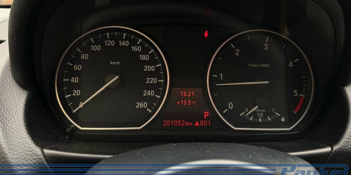 BMW 123d Aut.*Xenon*PDC*AUX*SHZ*Schiebedach*SRA* 200.000 km 5.990 &euro; Berlin 13187