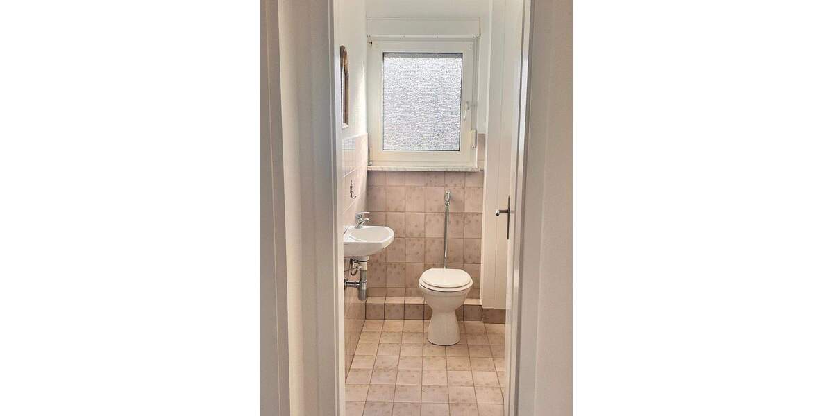 Einfamilienhaus freistehend mit schönem Grundstück und Möglichkeit zur weiteren Bebauung 5 zimmer