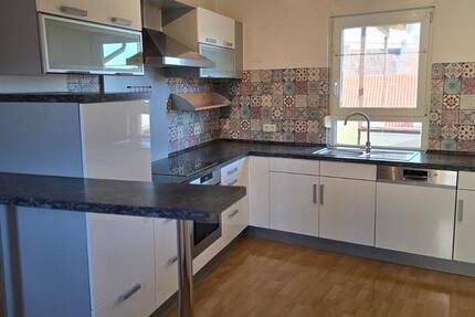 4 Zimmer Wohnung mit Einbauküche und Balkon 4 zimmer