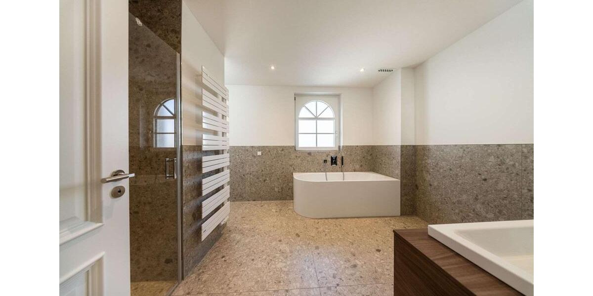Etagenwohnung Bad Pyrmont - 5 Zimmer, 193 m&sup2;, 2.700&euro; | Angebot:24477824